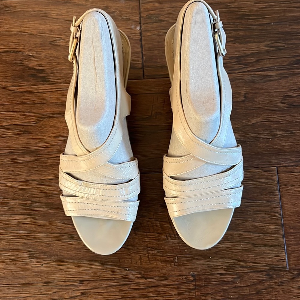 Franco Sarto 8.5 tan cork screw wedge